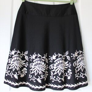 White House Black Market Embroidered A-Line Skirt Size 8 EUC